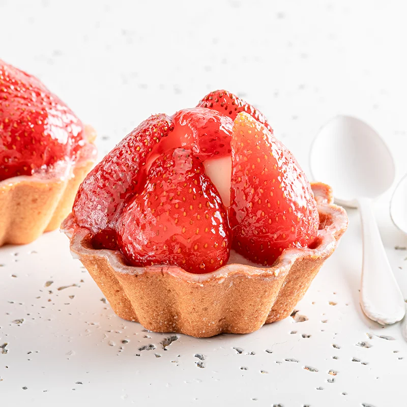 Babeczka budyniowa z truskawkami